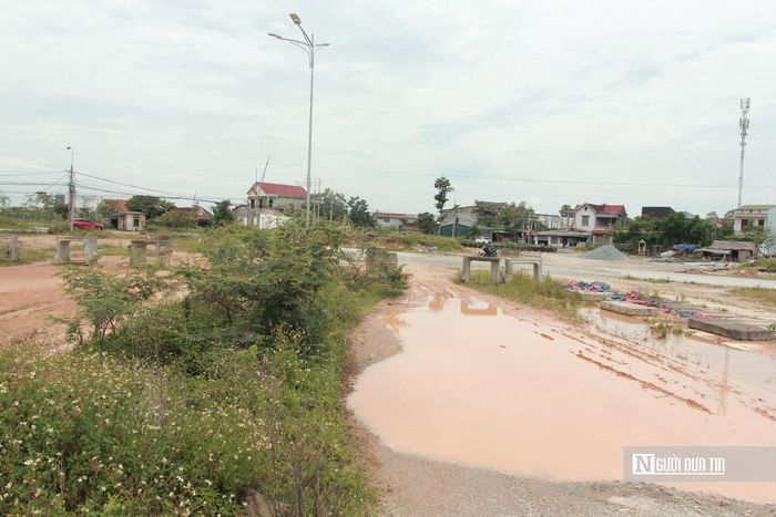 Trao đổi với phóng viên, ông Nguyễn Đình Diệu, Chủ tịch UBND phường Trần Phú, cho biết, thực hiện chỉ đạo của UBND tỉnh, sau khi triển khai mô hình chính quyền địa phương 2 cấp, địa phương đã phối hợp với Trung tâm Phát triển quỹ đất tỉnh và các đơn vị liên quan tập trung tuyên truyền, vận động người dân, hoàn thiện hồ sơ, thủ tục để đẩy nhanh tiến độ GPMB.
