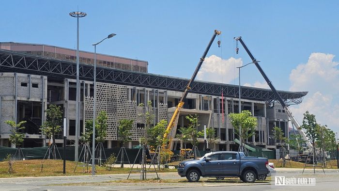 Theo quyết định ký ngày 20/5, Công ty Cổ phần Xây lắp và Thương mại A.B bị xử phạt hơn 31,3 triệu đồng do chậm tiến độ phần thô toàn bộ mặt ngoài hạng mục cải tạo nhà thi đấu.