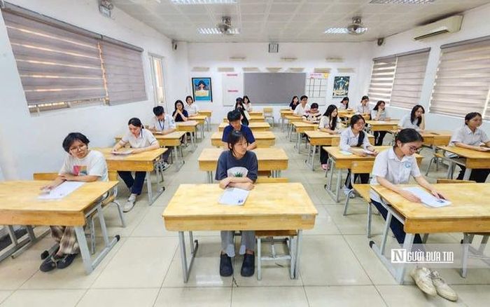Điểm thi tại Trường THCS Thanh Xuân Trung có tổng cộng 33 phòng thi với 756 thí sinh đăng ký dự thi.