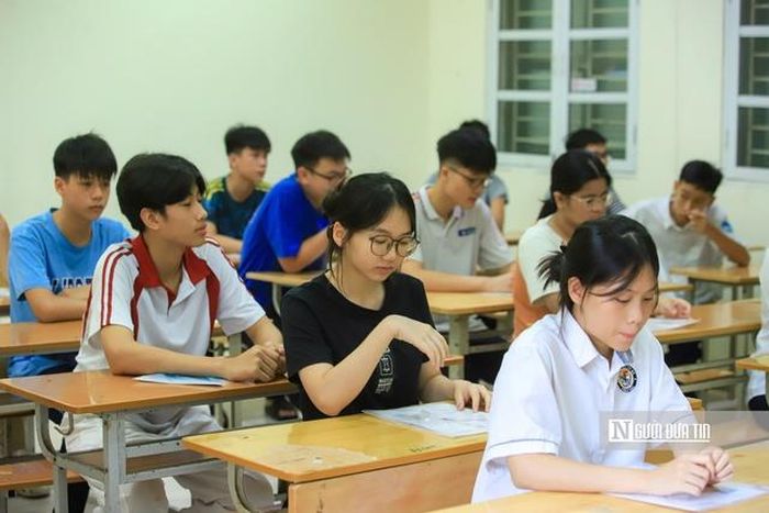 Gần 125.000 học sinh Hà Nội làm thủ tục dự thi lớp 10.