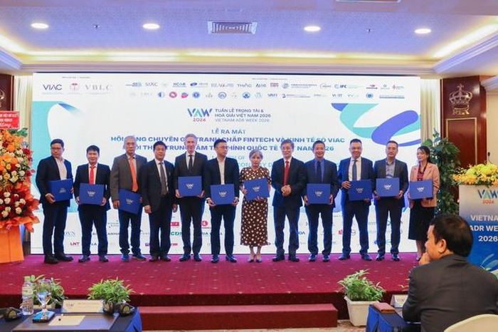 Ra mắt Hội đồng Chuyên gia Tranh chấp FinTech &amp; Kinh tế số, quy tụ nhiều chuyên gia pháp lý, tài chính, ngân hàng và trọng tài viên trong nước, quốc tế.