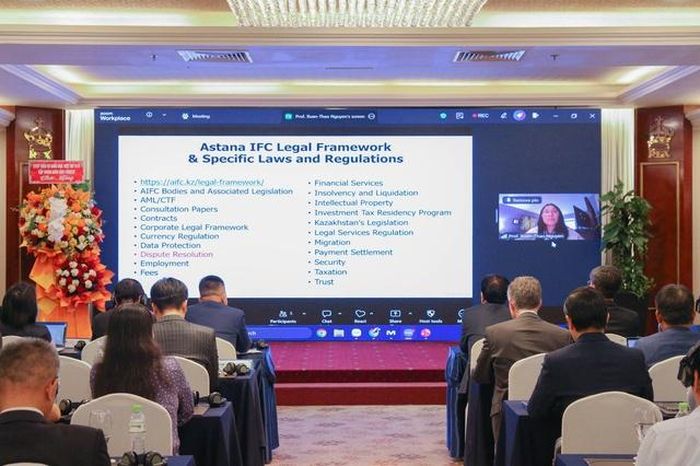 GS Xuân Thảo Nguyễn, Giám đốc Trung tâm Luật Châu Á thuộc Trường Luật, Đại học Washington trình bày tham luận trực tuyến tại Mỹ.