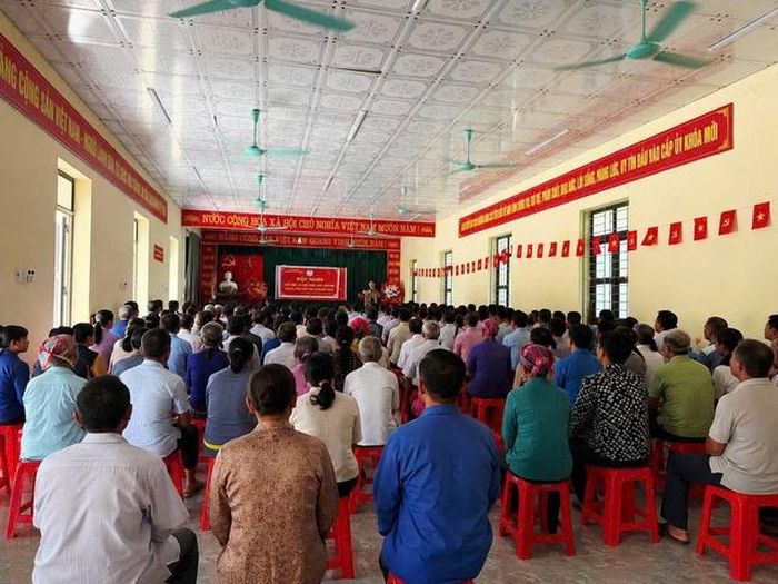 Người dân xã Yên Phú tiếp thu kiến thức pháp luật do Trung tâm tư vấn Pháp luật thuộc Hội Luật gia tỉnh Phú Thọ tổ chức.