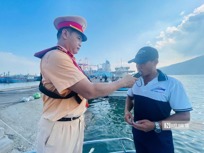 Qua kiểm tra, các chủ phương tiện, thuyền trưởng chấp hành đúng quy định.