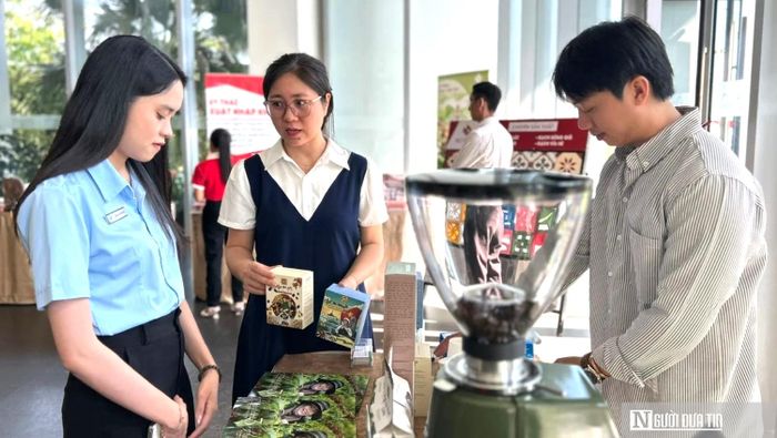 Chuyển đổi xanh đang trở thành yêu cầu bắt buộc với doanh nghiệp, nhất là khi các thị trường xuất khẩu ngày càng siết chặt tiêu chuẩn về môi trường và trách nhiệm xã hội.