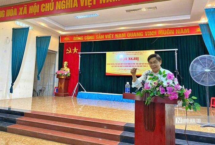 Luật sư Nguyễn Quốc Tuấn - Trưởng Văn phòng Luật sư Tuấn Lan thông tin tại hội nghị.
