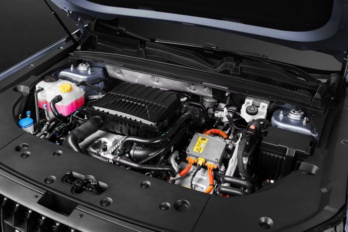 Động cơ plug-in hybrid trên Jaecoo J7 SHS cho ra tổng công suất 342 mã lực.