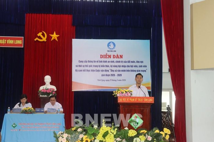 Đại biểu trình bày tham luận tại chương trình. Ảnh: Lê Thúy Hằng – TTXVN