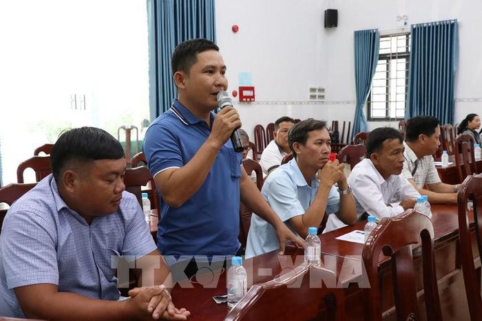 Nông dân nêu ý kiến tại tọa đàm. Ảnh: Thanh Hòa- TTXVN