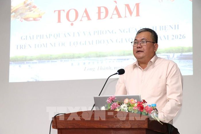 Phó Giám đốc Sở Nông nghiệp và Môi trường tỉnh Vĩnh Long Phạm Minh Truyền phát biểu tại tọa đàm. Ảnh: Thanh Hòa - TTXVN