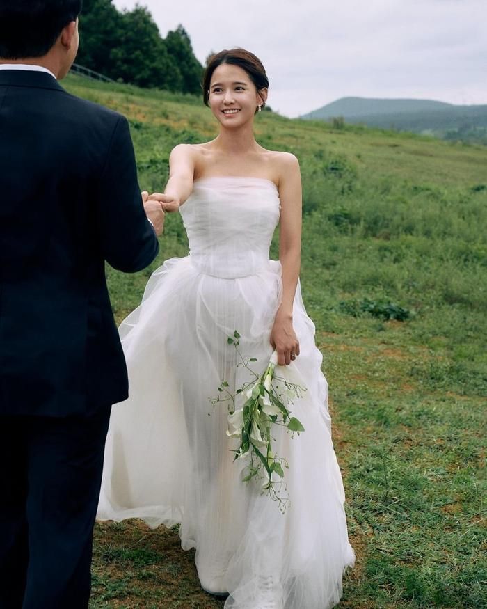 Nam Bo Ra kết hôn với bạn trai doanh nhân cùng tuổi vào tháng 5 năm ngoái.