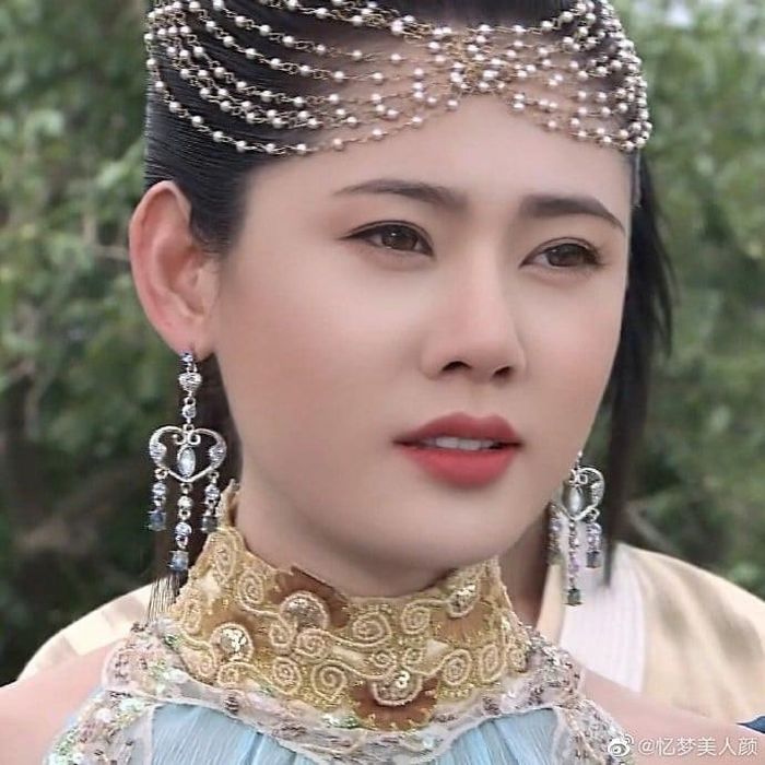 Điểm đặc biệt khiến Thạch Quan Âm khác biệt với nhiều phản diện nữ khác của kiếm hiệp Cổ Long nằm ở tâm lý ái kỷ cực đoan.