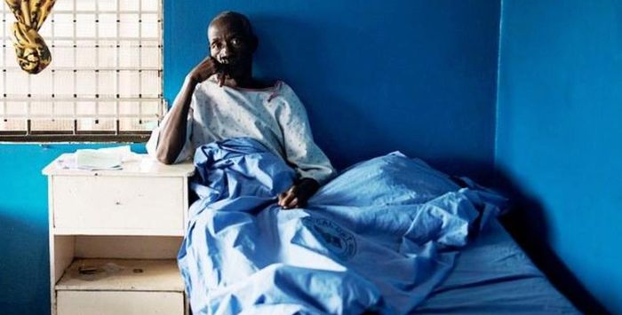 Loại virus gây dịch lần này khác xa các chủng Ebola từng được nghiên cứu trước đây. Ảnh: USAID