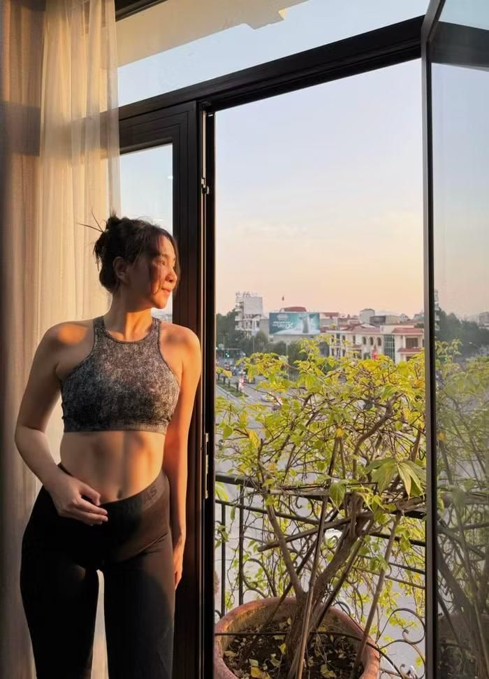  Bên cạnh việc chăm sóc gia đình, Mai Ngọc cũng dành nhiều thời gian cho bản thân, đặc biệt là duy trì vóc dáng sau sinh khiến nhiều người ngưỡng mộ 