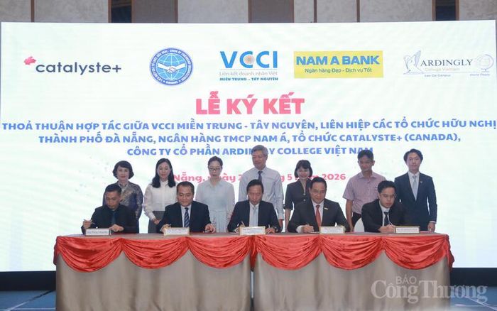 Ký kết hợp tác giữa VCCI miền Trung - Tây Nguyên, Liên hiệp các Tổ chức hữu nghị TP. Đà Nẵng, Ngân hàng Nam Á, Tổ chức Catalyste+ (Canada) và Trường Ardingly College Việt Nam