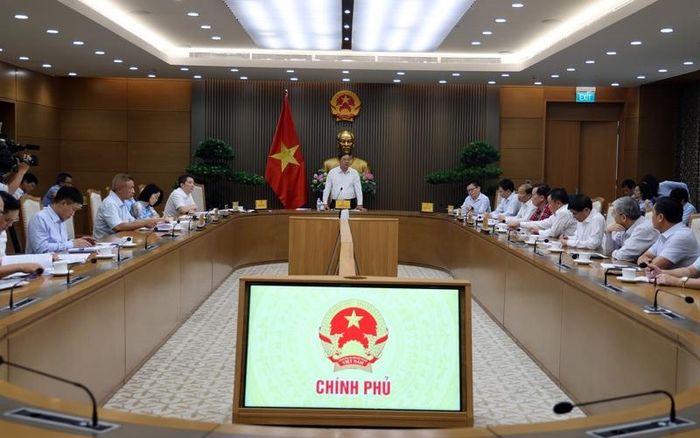 Tại buổi làm việc Phó Thủ tướng Thường trực đưa ra nhiều chỉ đạo quan trọng giúp ngành dệt may và da giày tăng tốc phát triển. Ảnh: VGP/Phương Nguyên