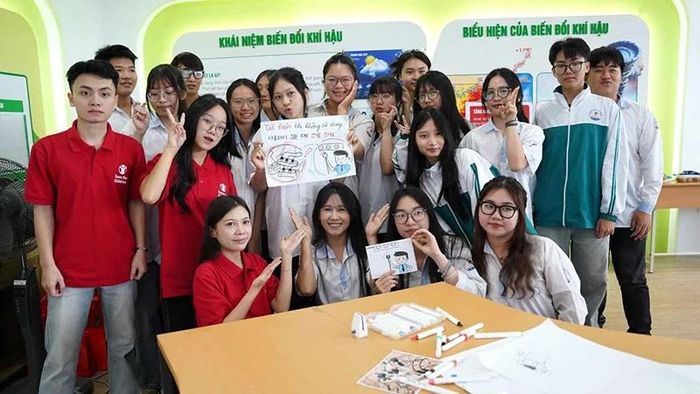 Giao lưu giữa sinh viên Đại học Hồng Đức và sinh viên đến từ Hàn Quốc.
