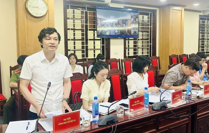 Đại diện lãnh đạo Sở Nội vụ phát biểu tại hội nghị.
