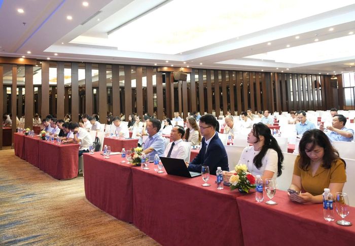 Các đại biểu tham dự hội nghị.