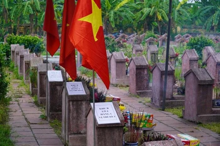 Mộ liệt sĩ chưa xác định được thông tin tại nghĩa trang Quảng Xương.