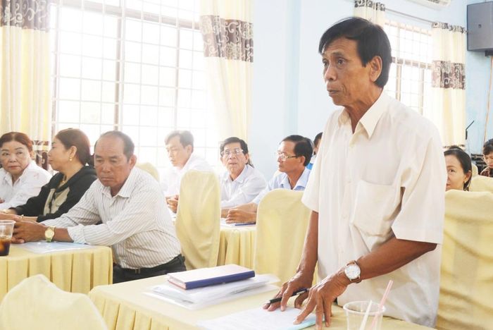 Đại biểu trao đổi kinh nghiệm trong công tác tuyên truyền nâng cao nhận thức pháp luật cho đồng bào dân tộc thiểu số.