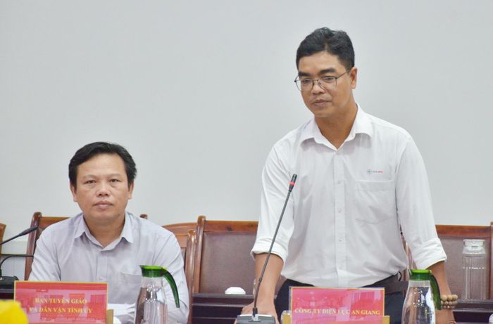 Đại diện Công ty Điện lực An Giang phát biểu về công tác đảm bảo điện phục vụ kỳ thi.