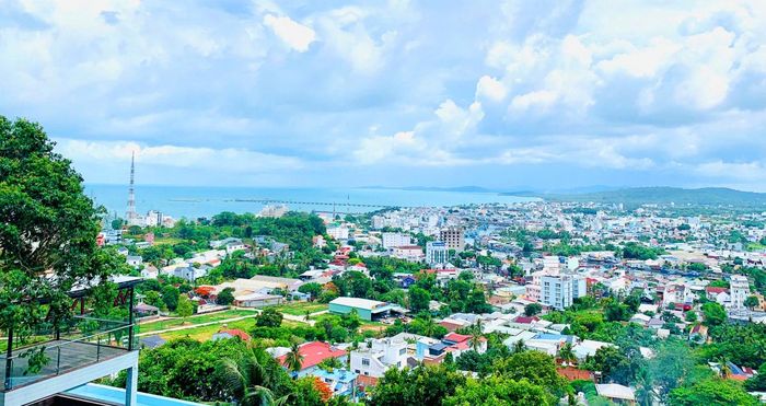 Đặc khu Phú Quốc xác định tiếp tục đầu tư cơ sở hạ tầng thiết yếu, phục vụ sản xuất đời sống trong vùng đồng bào dân tộc thiểu số.