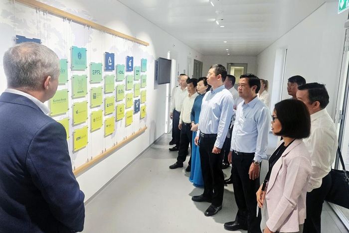  Ngài Thomas Widmer giới thiệu hệ sinh thái của Tập đoàn Bühler. 