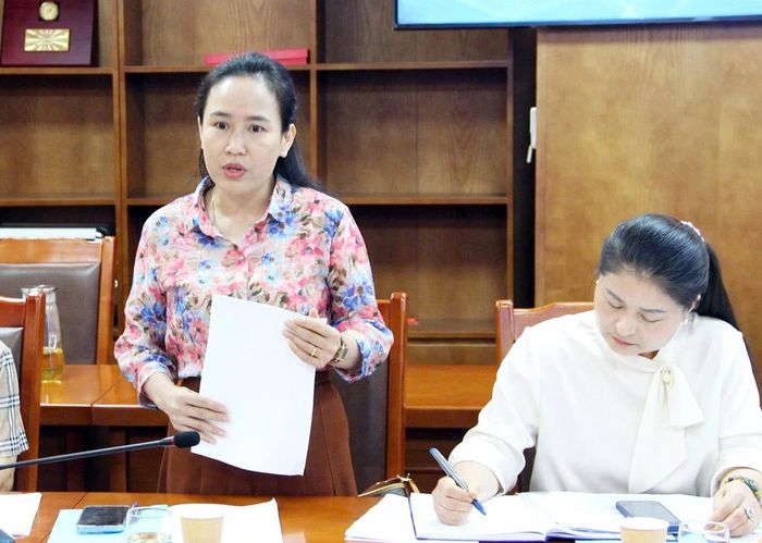  Đại biểu Hội Liên hiệp Phụ nữ xã Gia Bình phát biểu ý kiến đóng góp vào Dự thảo Đề án. 