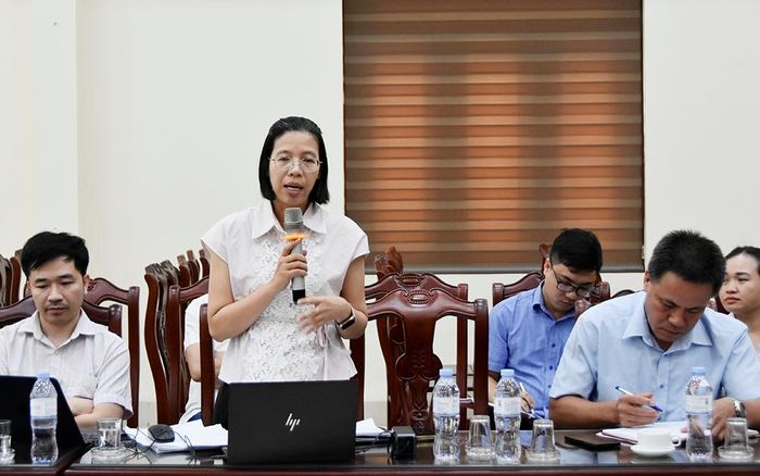  Lãnh đạo Văn phòng Đăng ký đất đai tỉnh giải đáp kiến nghị của UBND các xã về hoàn thiện cơ sở dữ liệu đất đai. 