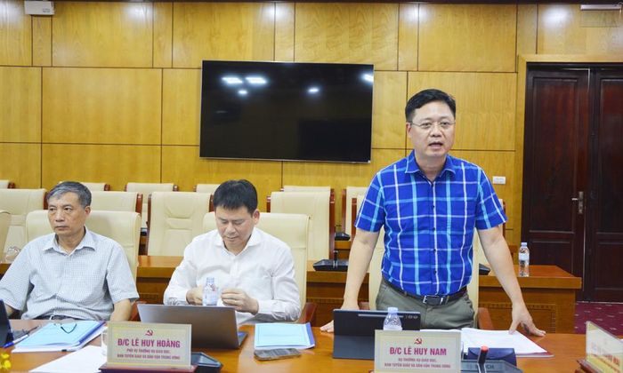  Đồng chí Lê Huy Nam, Vụ trưởng Vụ Giáo dục, Ban Tuyên giáo và Dân vận Trung ương phát biểu. 