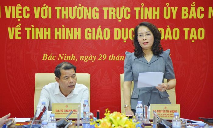  Đồng chí Nguyễn Thị Hương phát biểu tại buổi làm việc. 