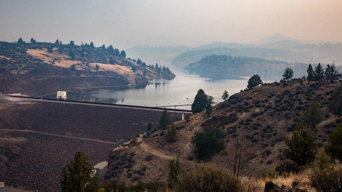 Một trong 4 đập thủy điện đã bị dỡ bỏ trên sông Klamath ở California (Mỹ). Ảnh: Getty Images
