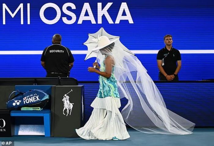 Ở Australian Open 2026, cô cũng từng gây sốt khi diện bộ váy lấy cảm hứng từ loài sứa
