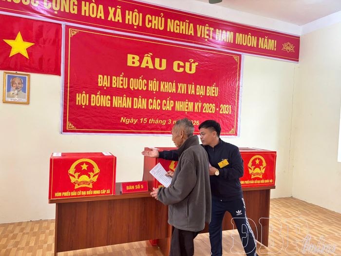 Cử tri bản Huổi Khon 1 thực hiện quyền công dân trong cuộc bầu cử đại biểu Quốc hội khóa XVI và đại biểu HĐND các cấp nhiệm kỳ 2026 - 2031.