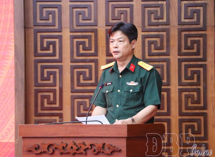 Lãnh đạo Bộ Chỉ huy Quân sự tỉnh phát biểu tham luận tại hội nghị.