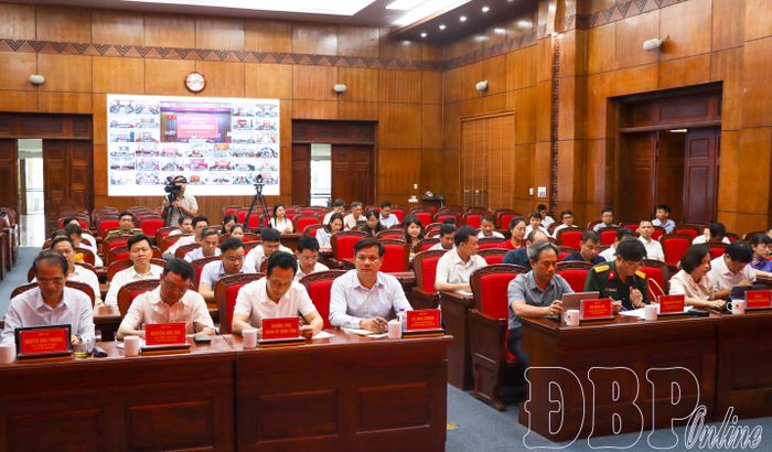Đại biểu dự hội nghị tại điểm cầu trung tâm.