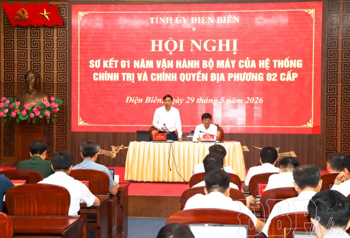 Chủ tịch UBND tỉnh Lê Văn Lương phát biểu tại hội nghị.