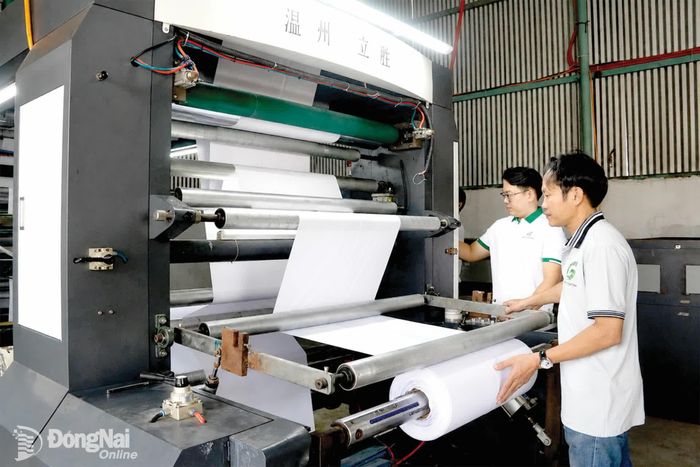Sản xuất tại Công ty TNHH Sản xuất thương mại Green Ecosystem (phường Long Bình). Ảnh: Vương Thế