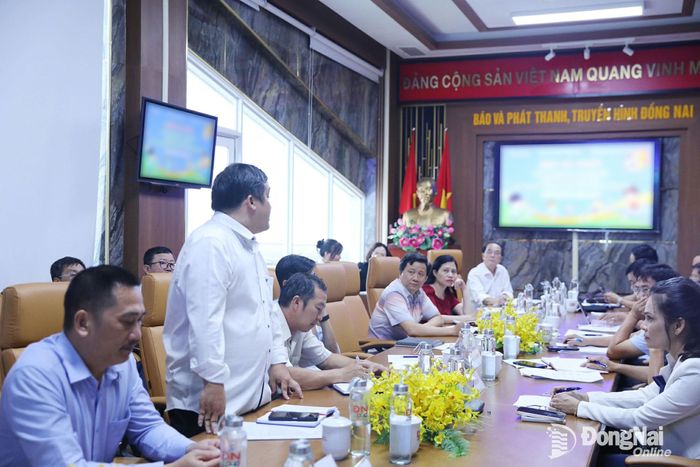 Đại diện phường Long Khánh phát biểu tại buổi họp. Ảnh: Huy Anh