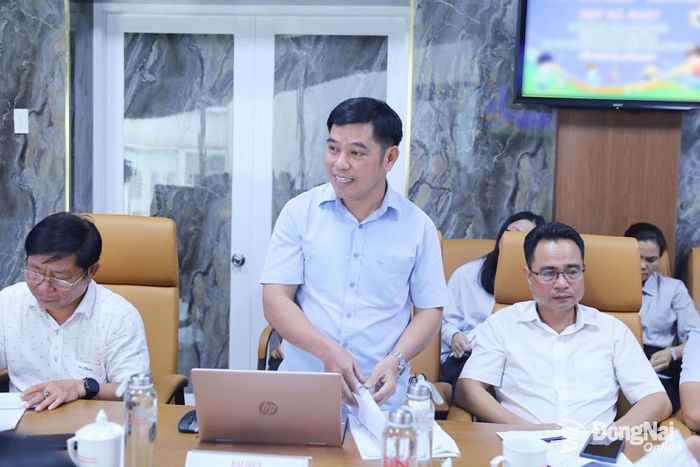 Đại diện Sở Giáo dục và Đào tạo phát biểu tại buổi họp. Ảnh: Huy Anh