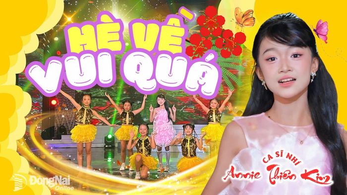 Thiên Kim khép lại chương trình bằng ca khúc “Hè về vui quá”, lan tỏa niềm vui và sắc màu rộn ràng của mùa hè. Ảnh: Minh Huệ