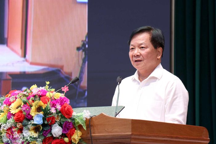 Thành ủy viên, Phó Chủ tịch HĐND thành phố Đồng Nai Trần Văn Mi phát biểu khai mạc hội nghị. Ảnh: Ngọc Thuận