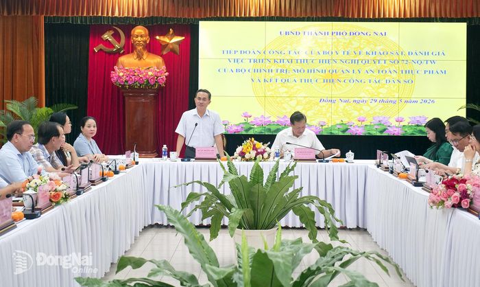 Ủy viên Ban Thường vụ Thành ủy, Phó Chủ tịch UBND thành phố Lê Trường Sơn phát biểu tại buổi làm việc. Ảnh: Hạnh Dung