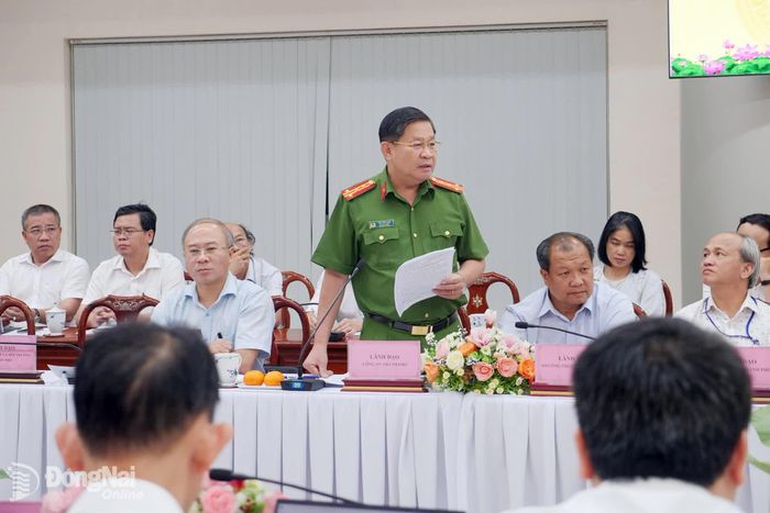 Đại diện Công an thành phố phát biểu tại buổi làm việc. Ảnh: Hạnh Dung