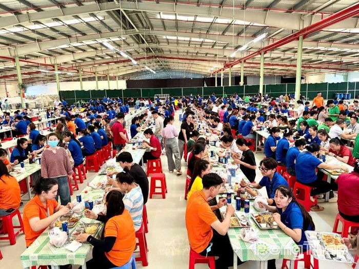 “Bữa cơm công đoàn” tại Công ty TNHH Bodynits Tiền Giang, góp phần chăm lo đời sống, tạo sự gắn kết giữa tổ chức Công đoàn với đoàn viên, người lao động.
