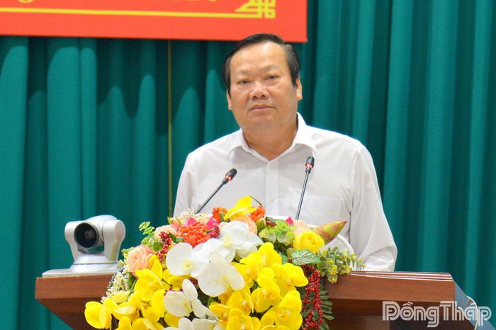 Đồng chí Nguyễn Hữu Lợi, Bí thư Đảng ủy, Chủ tịch HĐND phường Gò Công phát biểu ý kiến.