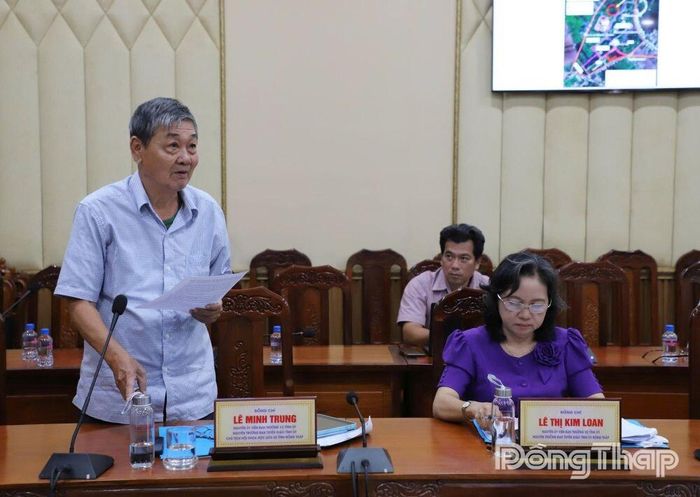 Đại biểu tham gia đóng góp ý kiến.