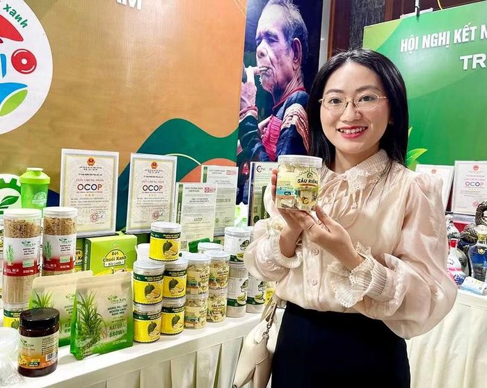  Sản phẩm sầu riêng sấy của Công ty Cổ phần Chế biến Xuất nhập khẩu Green Tropical (xã Chư Sê) tham gia trưng bày tại hội nghị. Ảnh: Vũ Thảo 