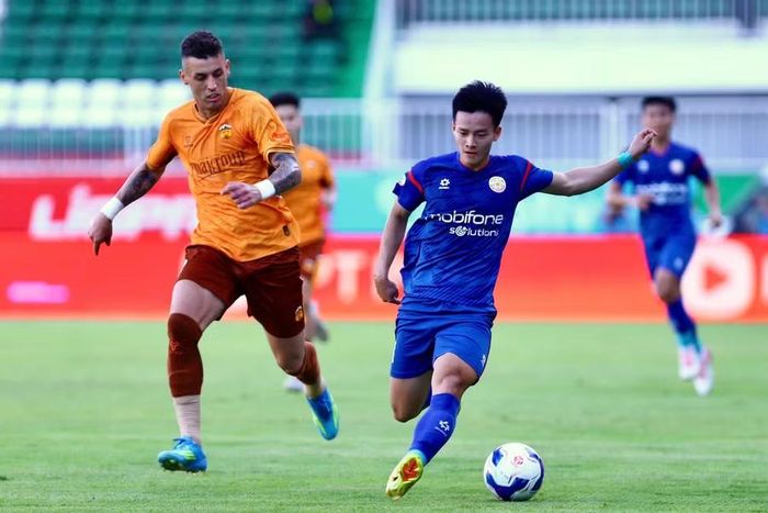  Marciel (trái) không có phong độ tốt ở mùa giải năm nay. Ảnh: Văn Ngọc 
